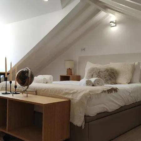 Chiado Modern Attic Duplex 2-bedroom * Lisboa