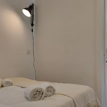 Chiado Modern Attic Duplex 2-bedroom Lissabon