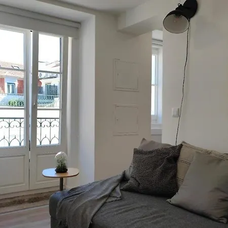 Chiado Modern Attic Duplex 2-bedroom شقة *